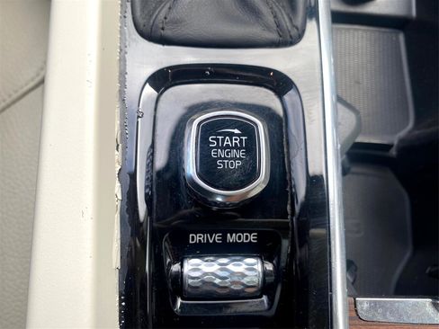 Used 2019 Volvo S60 T6 Momentum w/ Multimedia Package image 39