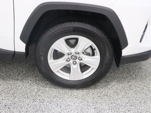 Used 2021 Toyota RAV4 XLE FWD image 5