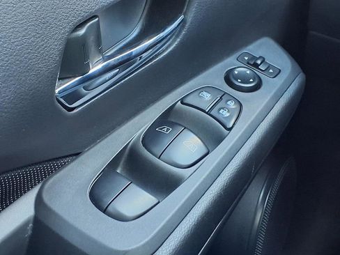 Used 2024 Nissan Kicks SV image 17