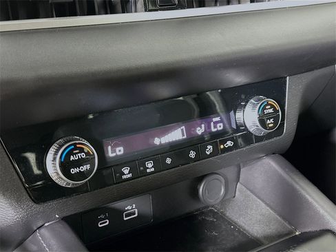 Used 2024 Mitsubishi Outlander ES image 14