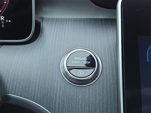 Certified 2025 Mercedes-Benz C 300 4MATIC Sedan image 27