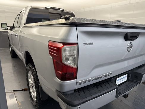 Used 2017 Nissan Titan SL image 2
