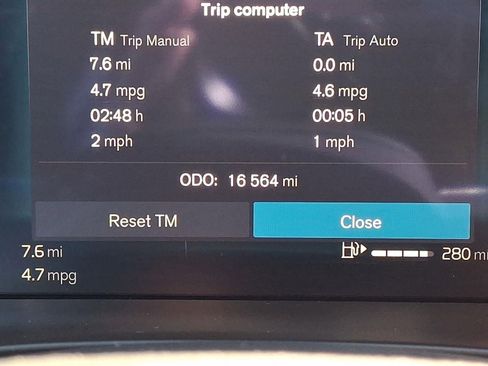 Certified 2025 Volvo XC40 B5 Plus image 21