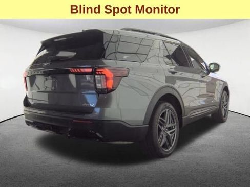 Used 2025 Ford Explorer ST-Line w/ ST-Line Street Pack AWD/4WD image 5