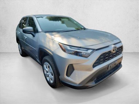 Used 2024 Toyota RAV4 LE AWD/4WD image 3