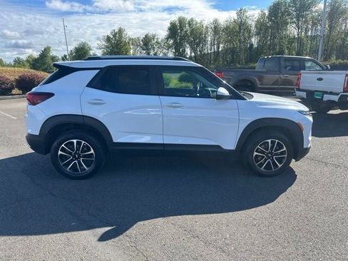 Used 2025 Chevrolet TrailBlazer LT AWD/4WD image 9