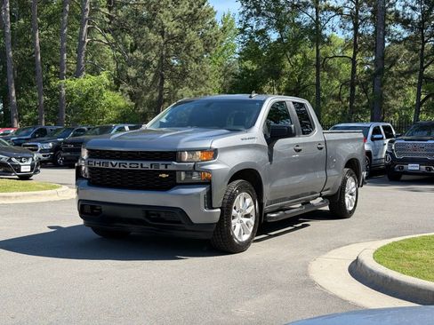 Used 2020 Chevrolet Silverado 1500 Custom w/ Custom Value Package RWD image 3
