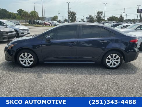 Used 2024 Toyota Corolla LE FWD image 2