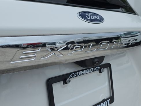 Used 2023 Ford Explorer XLT w/ Equipment Group 202A image 10
