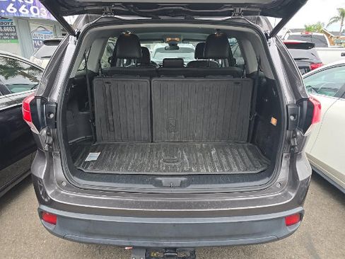 Used 2017 Toyota Highlander Plus FWD image 6