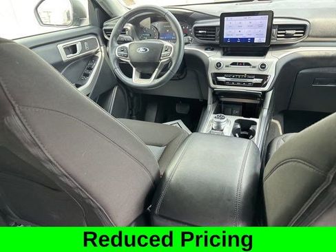 Used 2023 Ford Explorer XLT image 40