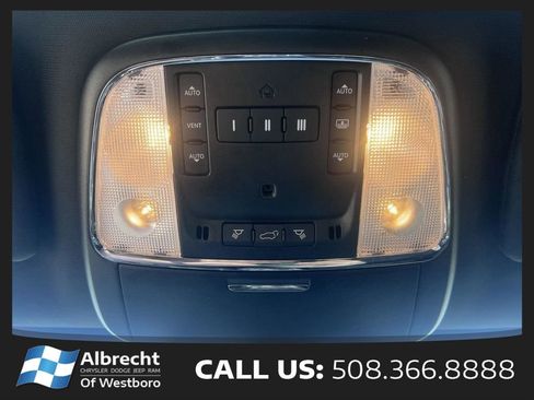 Used 2022 Jeep Grand Cherokee Limited w/ Trailer Tow Group IV AWD/4WD image 29