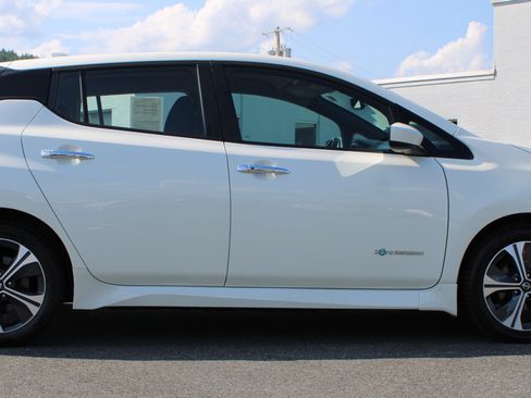 Used 2019 Nissan Leaf SV Plus w/ SV Plus Technology Package FWD image 6