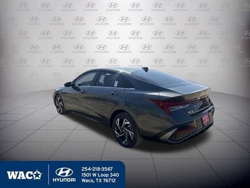 Used 2025 Hyundai Elantra SEL image 7