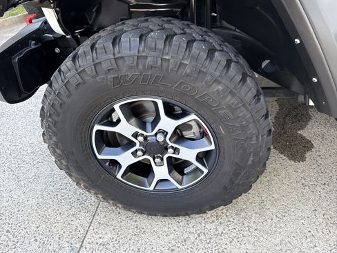 Used 2023 Jeep Wrangler Unlimited Rubicon w/ Cold Weather Group AWD/4WD image 11