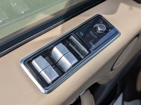 Used 2022 Land Rover Range Rover Westminster Edition image 14