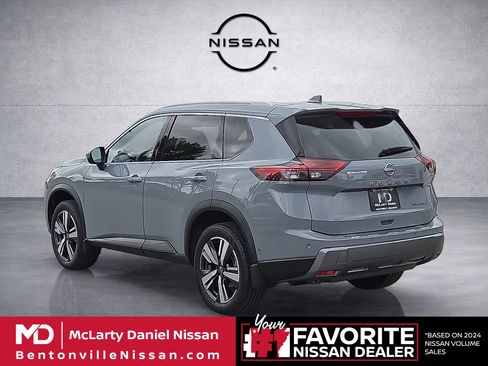 Used 2024 Nissan Rogue SL AWD/4WD image 4