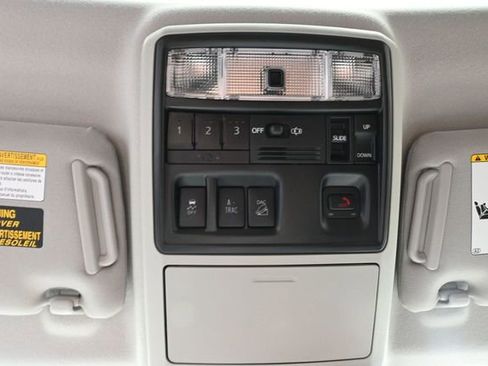 Used 2023 Toyota 4Runner Limited AWD/4WD image 31