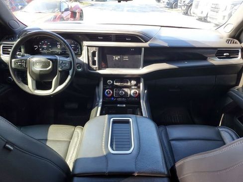 Used 2022 GMC Yukon Denali w/ Denali Premium Package image 11
