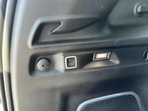 Used 2022 Jeep Grand Cherokee L Limited w/ Luxury Tech Group II AWD/4WD image 14