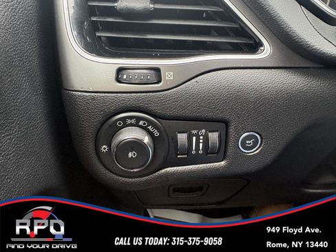 Used 2019 Jeep Cherokee Limited image 26