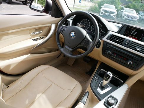 Used 2015 BMW 320i xDrive Sedan AWD/4WD image 9