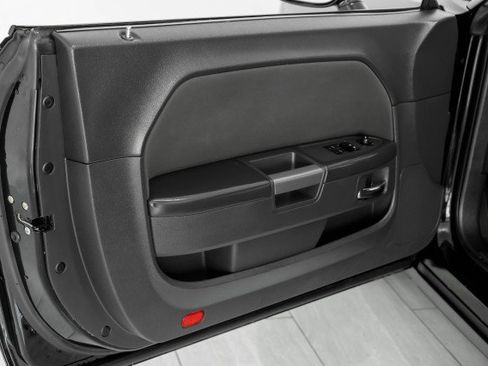 Used 2014 Dodge Challenger R/T image 30