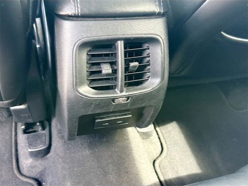 Used 2019 Jeep Cherokee Latitude Plus image 28