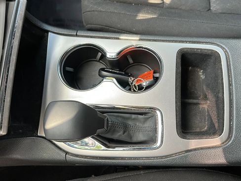 Used 2018 Jeep Grand Cherokee Laredo AWD/4WD image 34