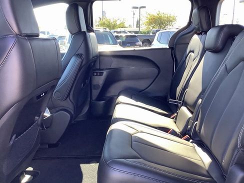 New 2026 Chrysler Pacifica Select image 25