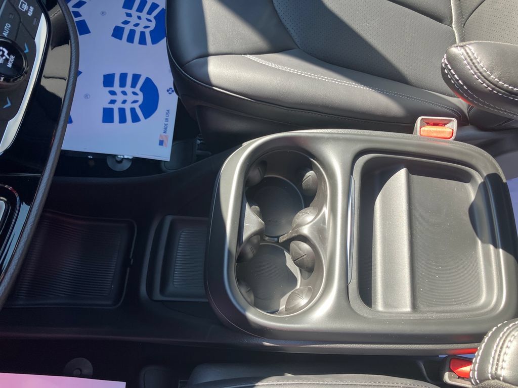 New 2027 Chrysler Pacifica Select FWD image 24