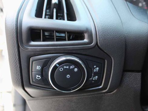 Used 2014 Ford Focus SE w/ SE Sport Package FWD image 13