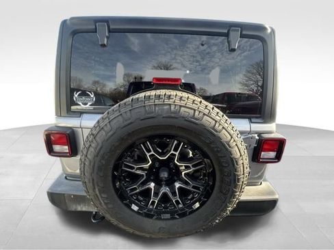 Used 2018 Jeep Wrangler Unlimited Sport image 4