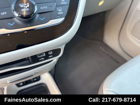 Used 2017 Chrysler Pacifica Touring-L image 48