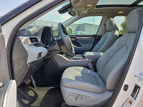Used 2026 Toyota Highlander Platinum AWD/4WD image 14