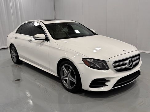 Used 2017 Mercedes-Benz E 300 4MATIC image 4