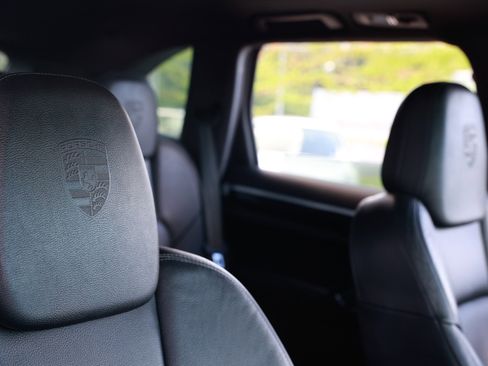 Used 2014 Porsche Cayenne Platinum Edition image 28
