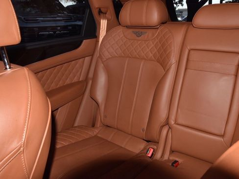 Used 2020 Bentley Bentayga image 19