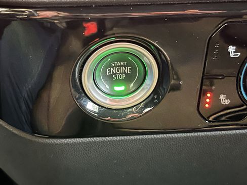 Used 2022 GMC Sierra 1500 Elevation image 32