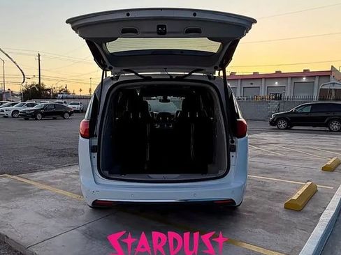 Used 2019 Chrysler Pacifica Touring-L FWD image 7