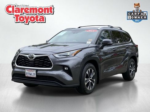 Used 2021 Toyota Highlander XLE FWD image 1