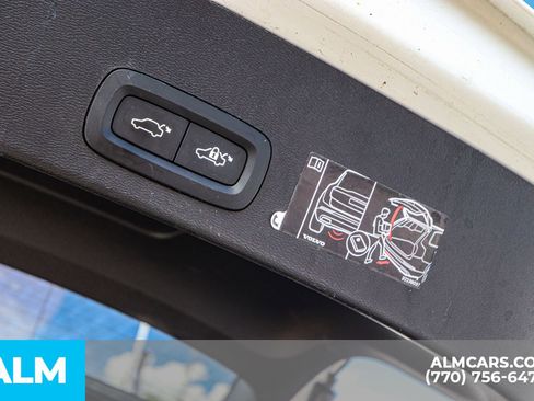 Used 2022 Volvo XC40 P8 Recharge Ultimate image 28