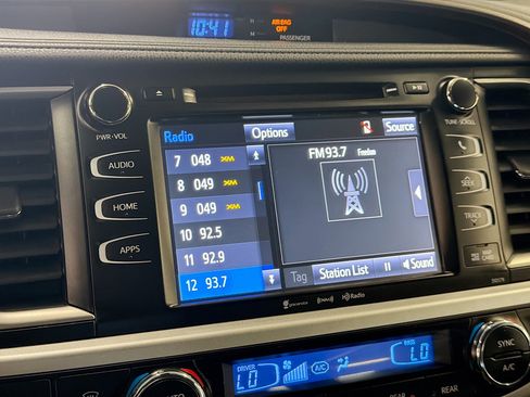 Used 2018 Toyota Highlander XLE AWD/4WD image 21
