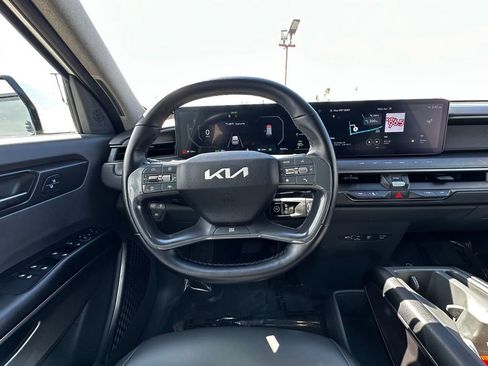 Used 2024 Kia EV9 Light Long Range RWD image 16