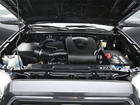 Used 2017 Toyota Tacoma SR5 image 40