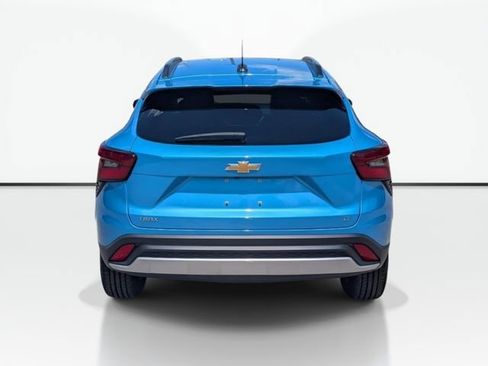 Used 2025 Chevrolet Trax LT FWD image 8
