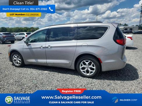 Used 2017 Chrysler Pacifica Touring-L w/ Tire & Wheel Group FWD image 3