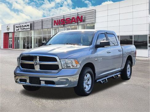 Used 2019 RAM 1500 Classic SLT w/ Luxury Group image 8