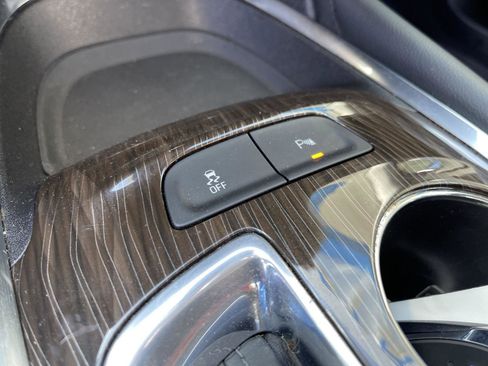 Used 2017 Chevrolet Malibu Premier w/ Driver Confidence Package image 32