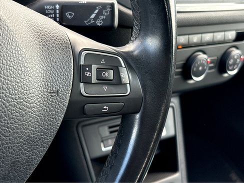 Used 2016 Volkswagen Tiguan S image 11